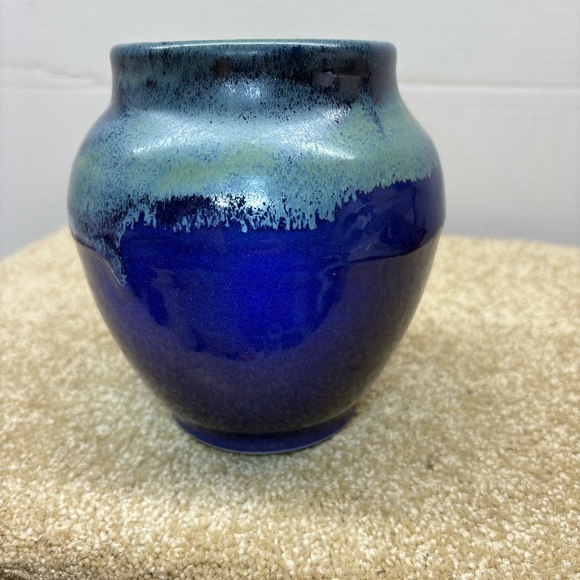Stunning Cobalt Blue 6” Vase Handcrafted In Zurich Signed Dated 2020 Art Pottery - Picture 3 of 6